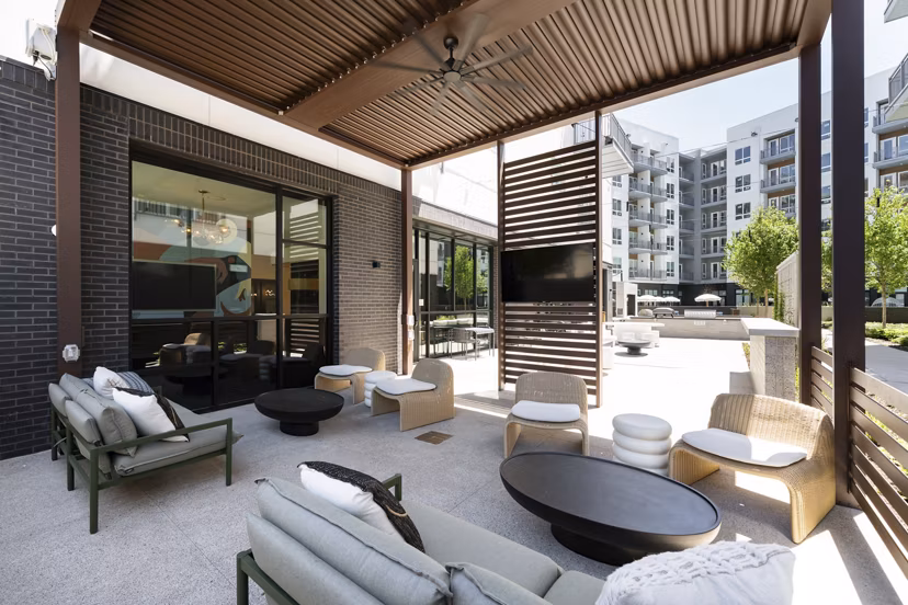 grill area at Chamberlain House Apartments 