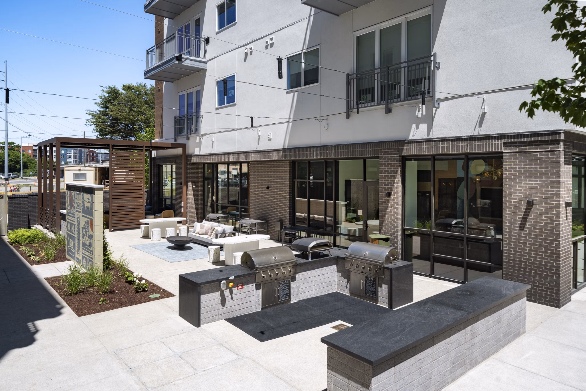 Patio at Chamberlain House Apartments
