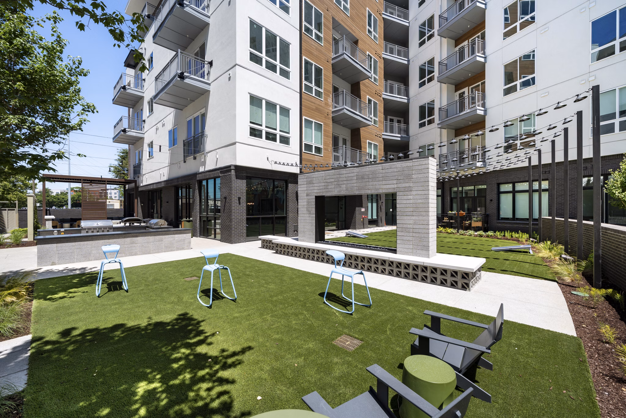 Patio at Chamberlain House Apartments