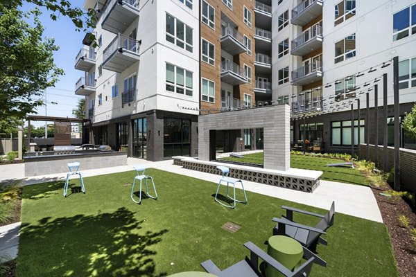 Patio at Chamberlain House Apartments