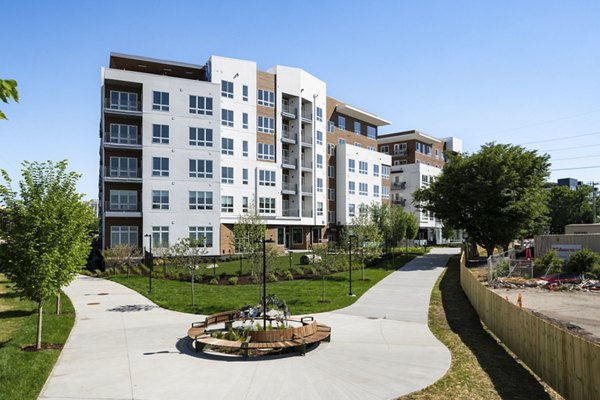 Patio at Chamberlain House Apartments