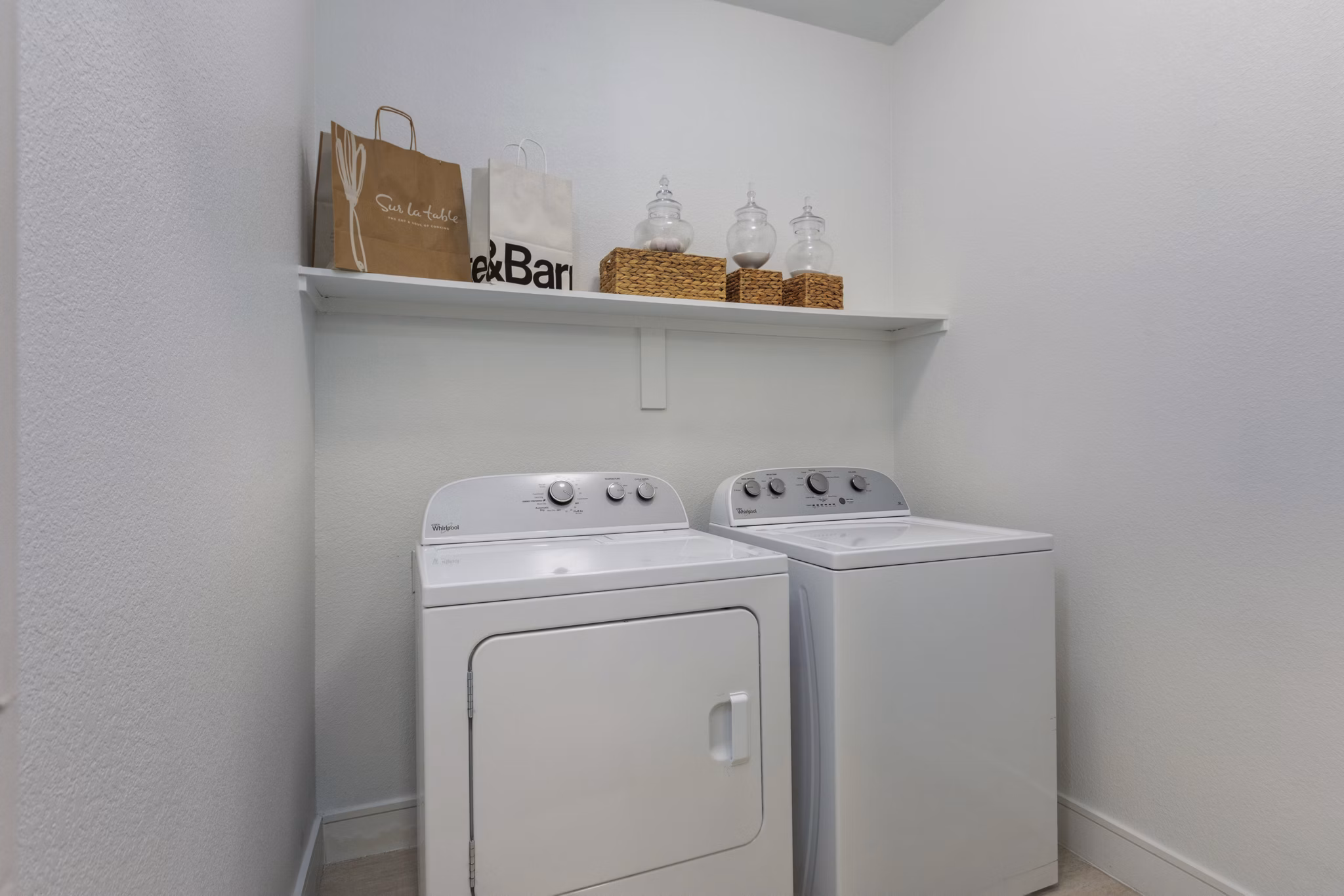laundry facility at The Armstrong at Knox Apartments 