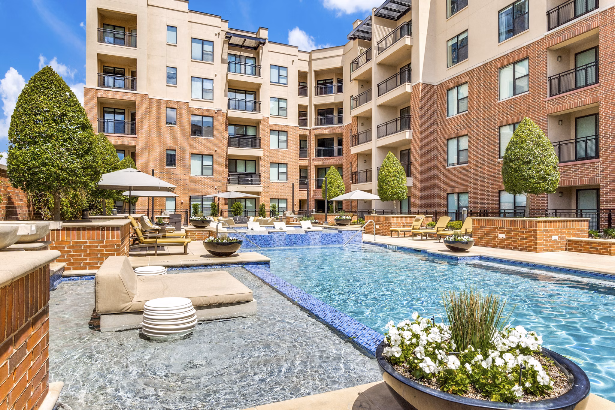 pool at The Armstrong at Knox Apartments