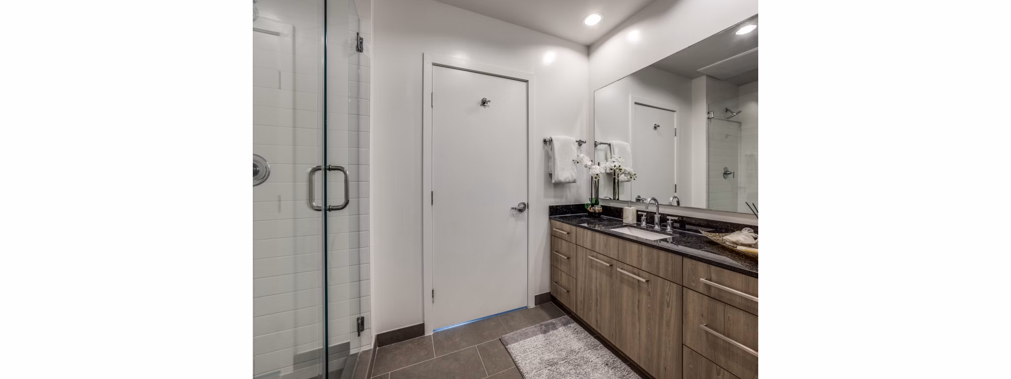 bathroom at Avenue Grove Apartments