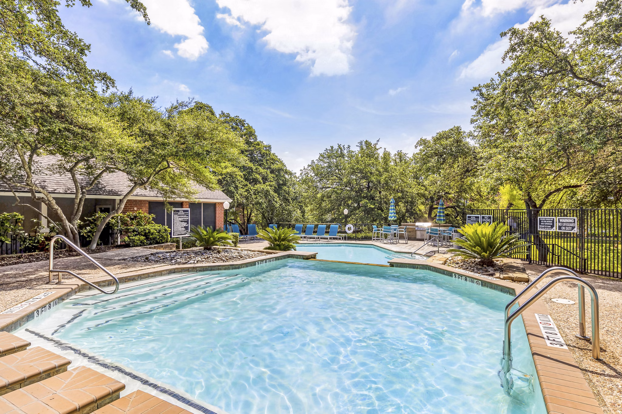 pool at Foxwood Apartments
