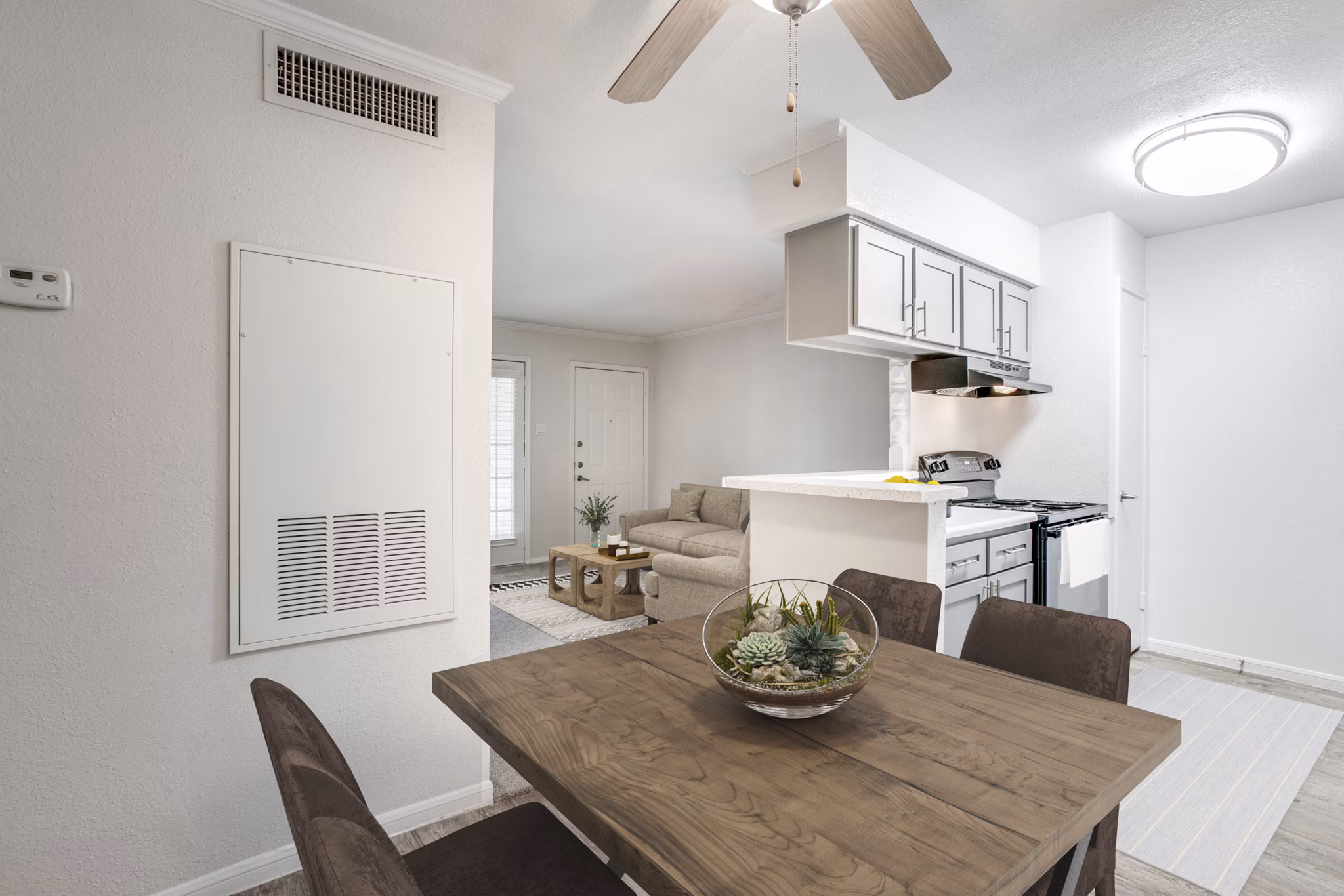dining room at Morningside Green Apartments