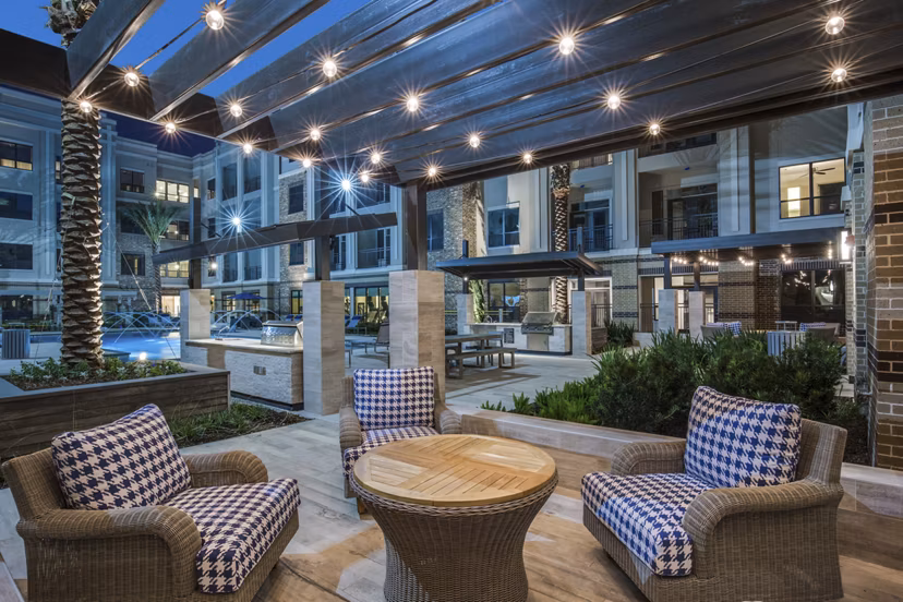 pool/patio at Sinclair Apartments