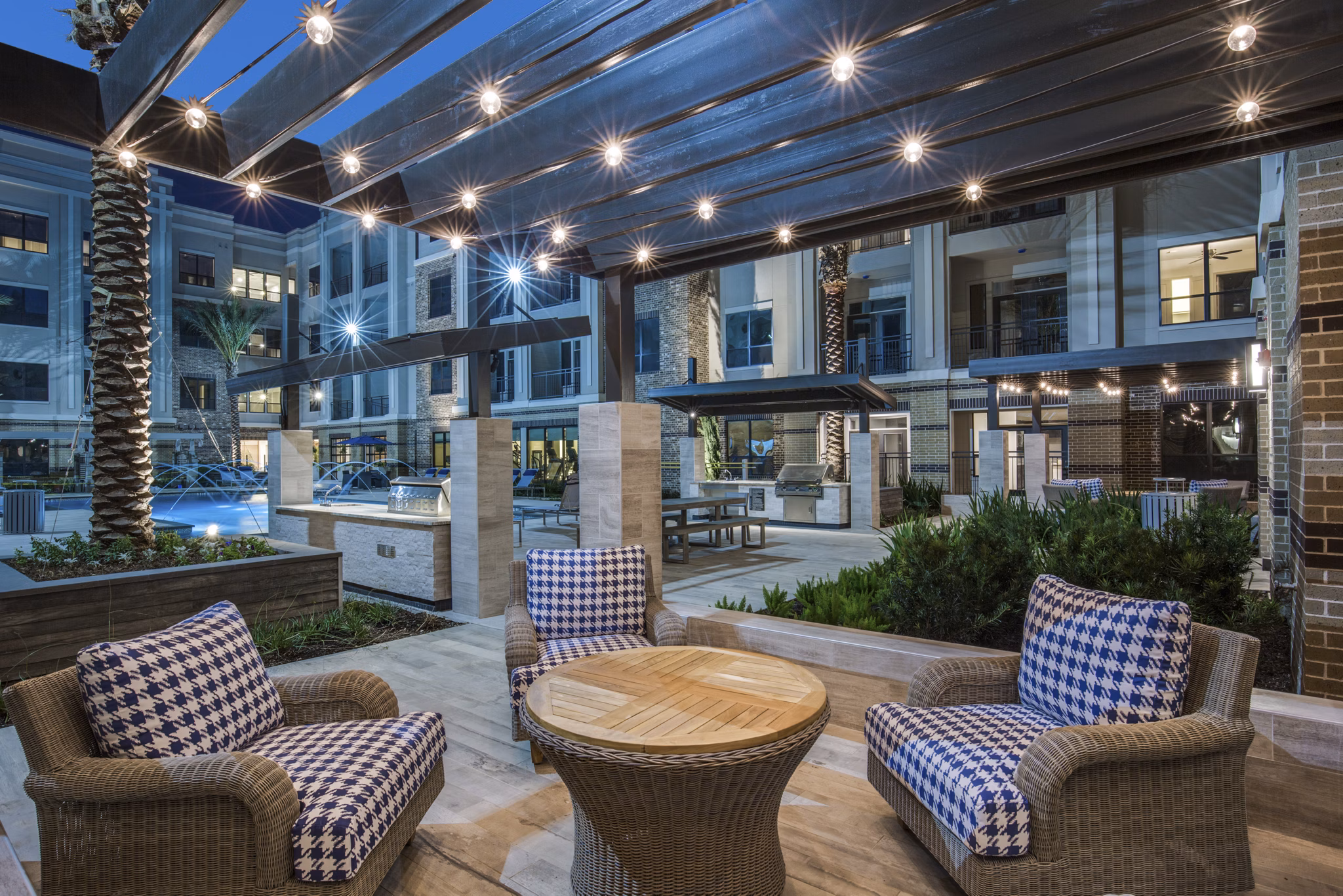 pool/patio at Sinclair Apartments