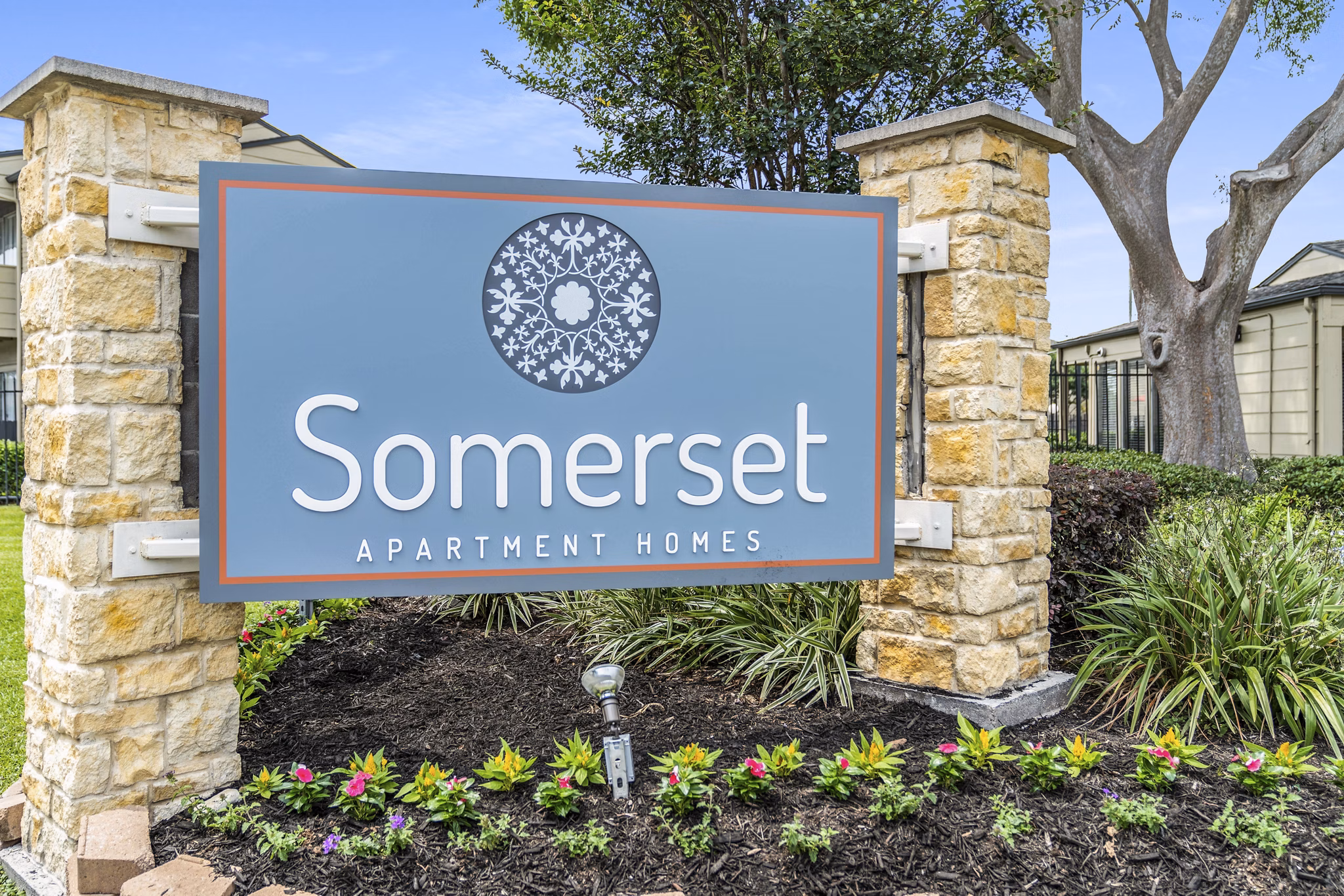 building/exterior at Somerset Apartments