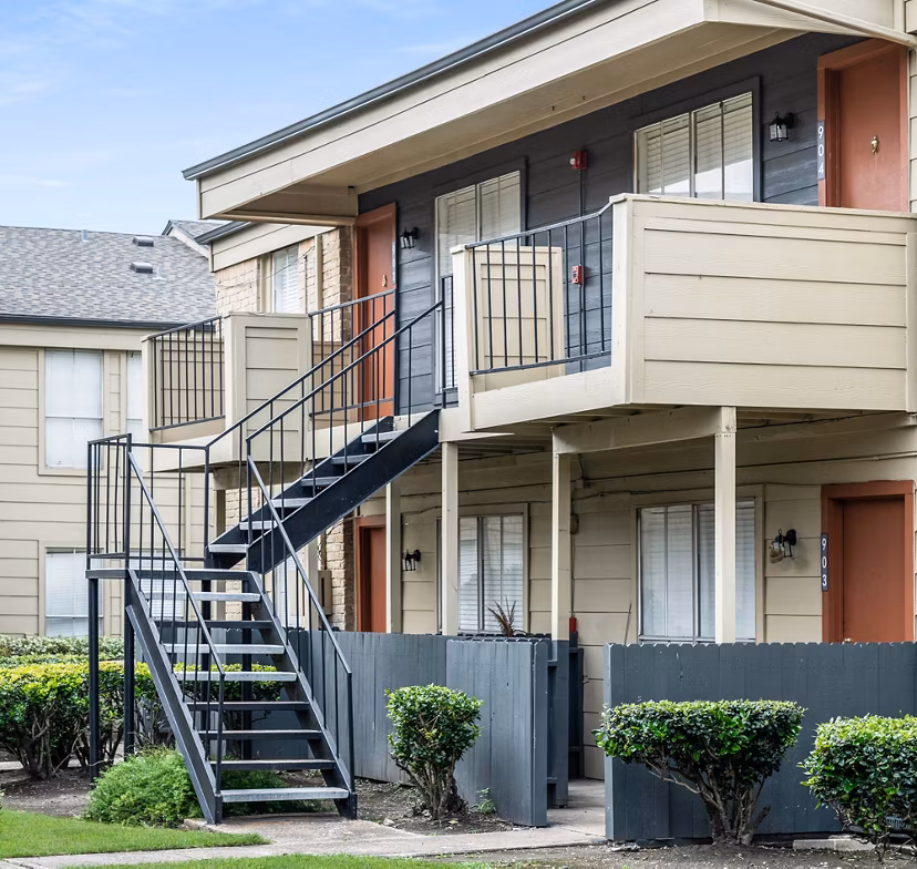 building/exterior at Somerset Apartments