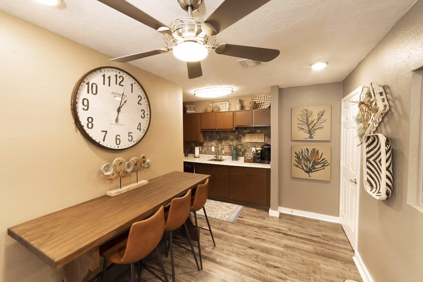 dining room and kitchen at Somerset Apartments