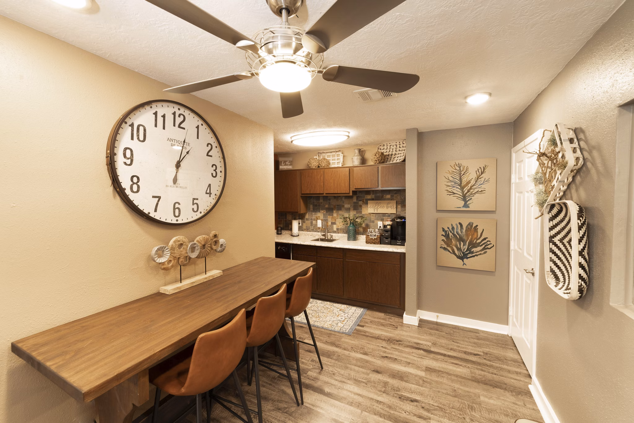 dining room and kitchen at Somerset Apartments