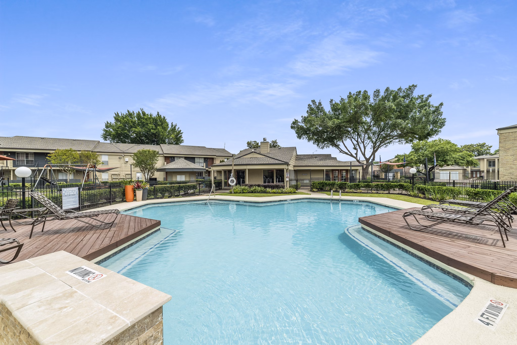 pool at Somerset Apartments