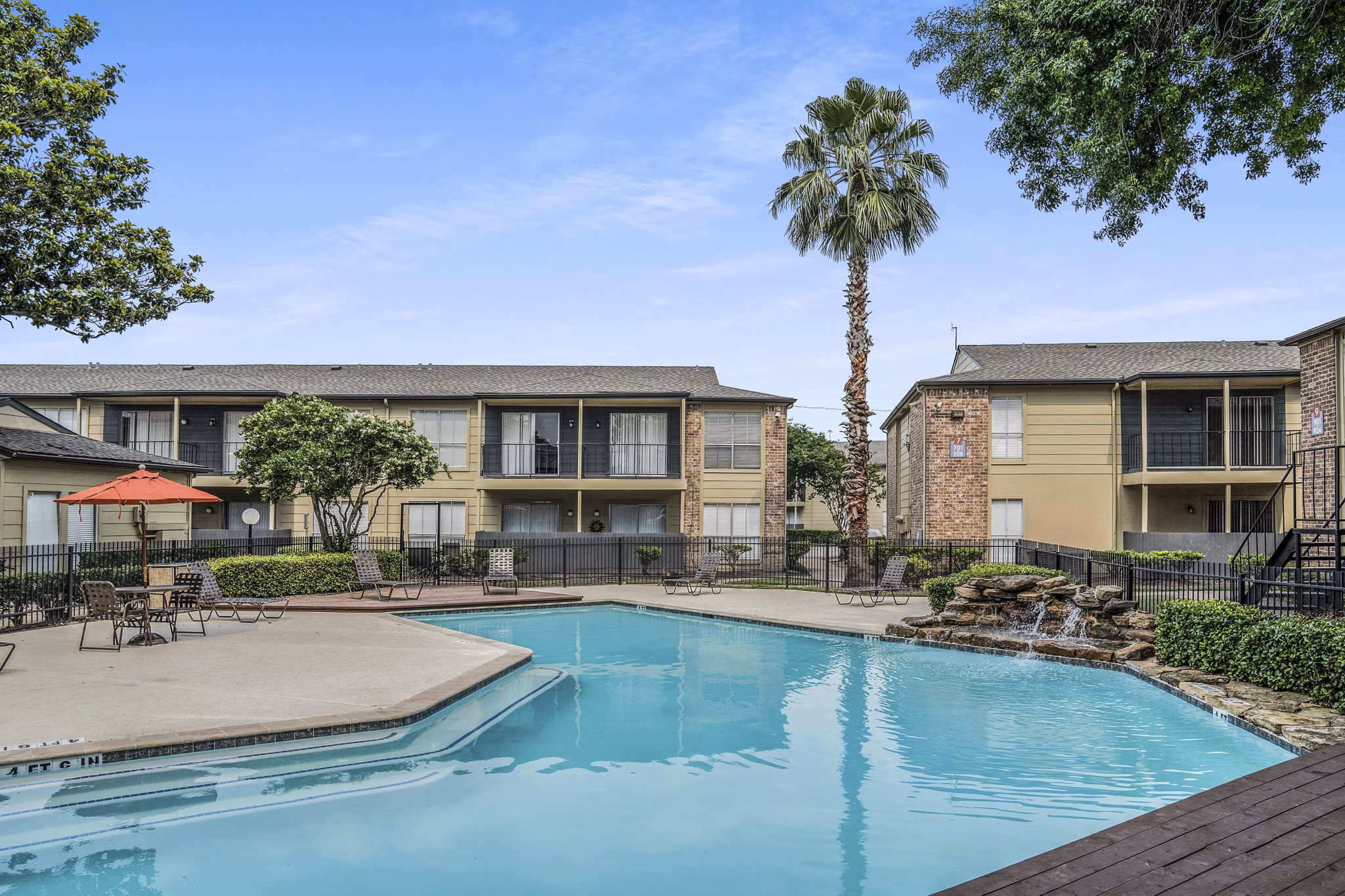 pool at Somerset Apartments
