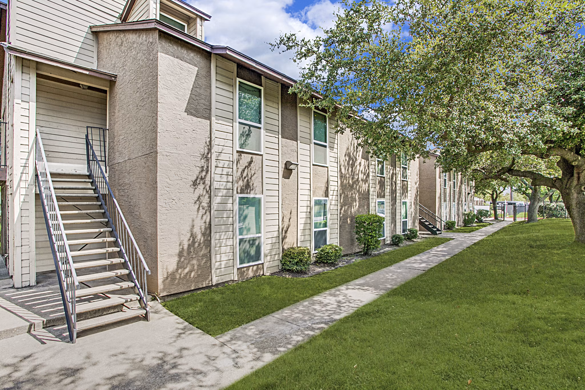 exterior at Waterside Apartments 