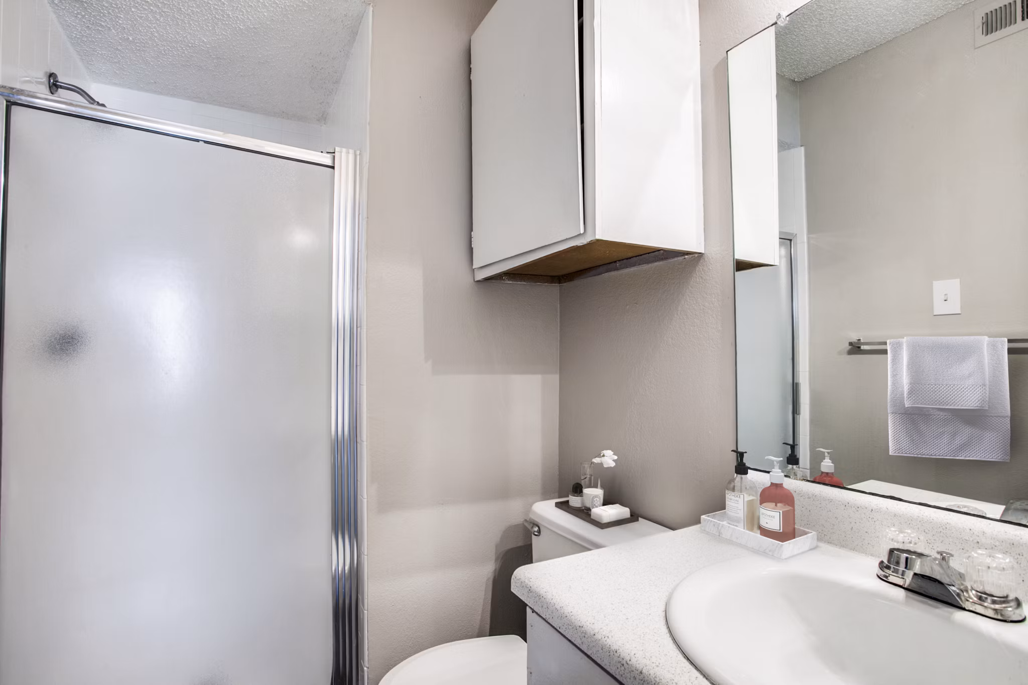 bathroom at Waterside Apartments 