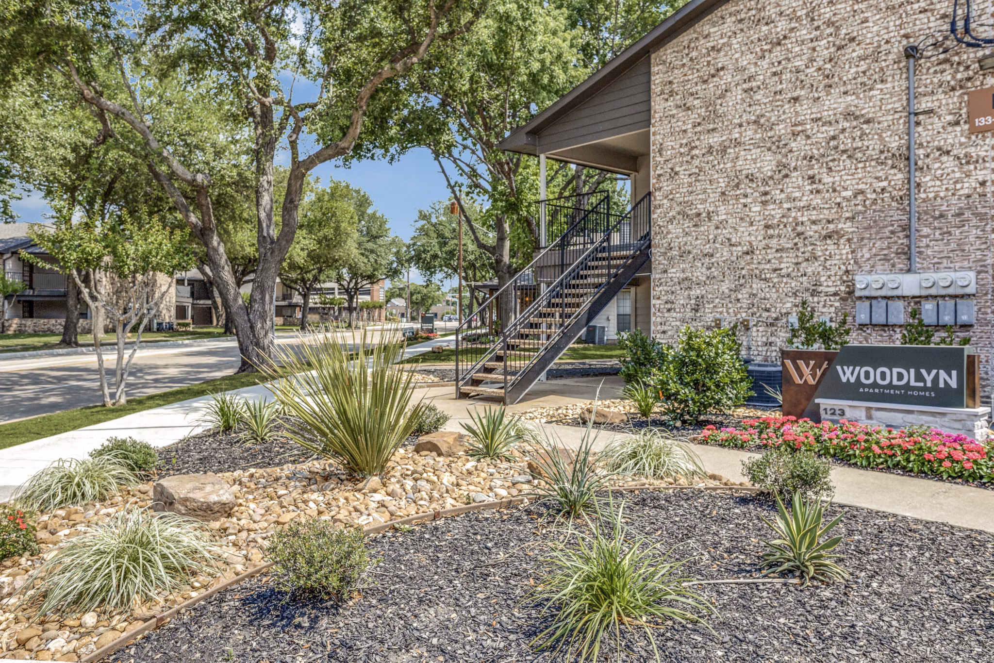 building/exterior at Woodlyn Apartments
