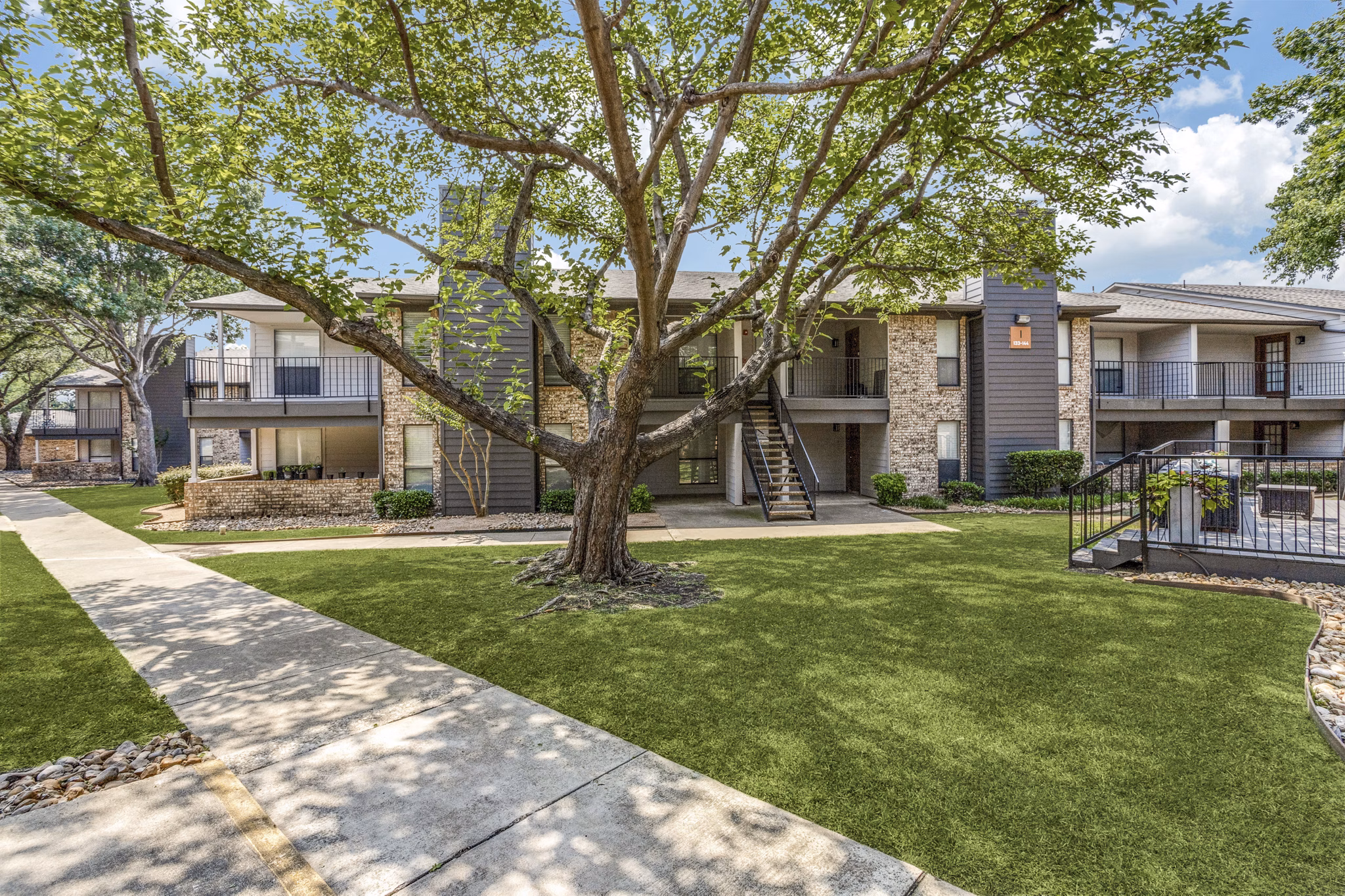 building/exterior at Woodlyn Apartments