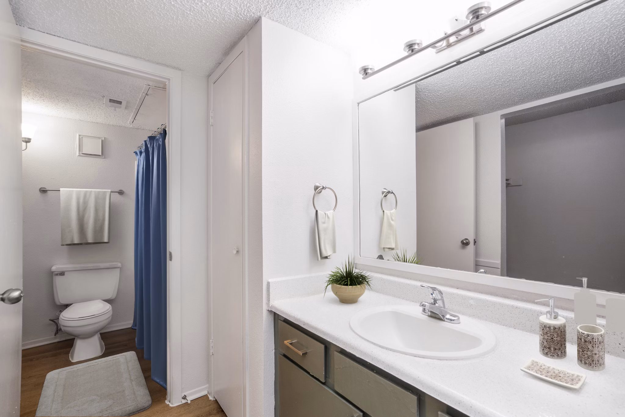 bathroom at Hunters Glen Apartments