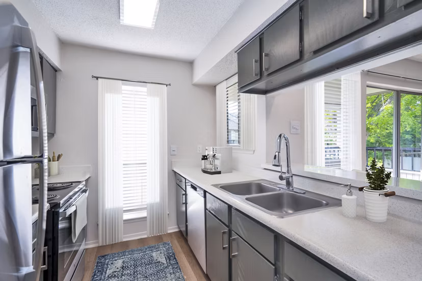 kitchen at Hunters Glen Apartments