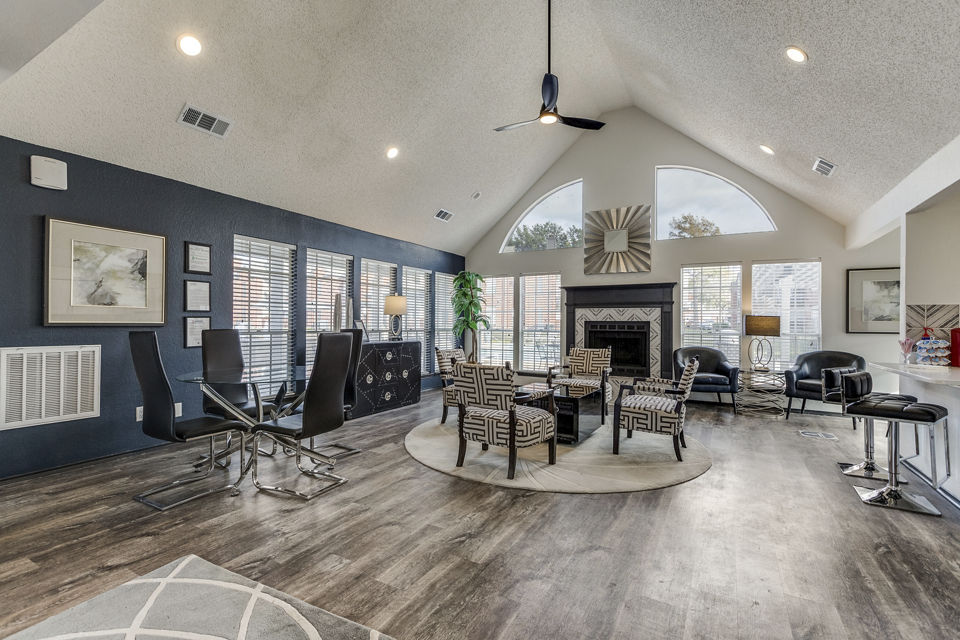 clubhouse at Oaklyn Apartments