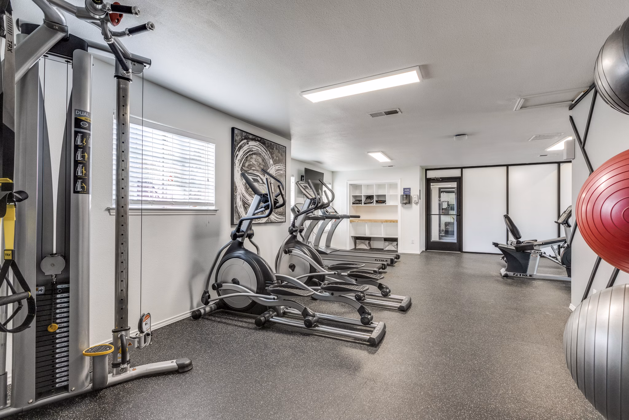 fitness center at Oaklyn Apartments