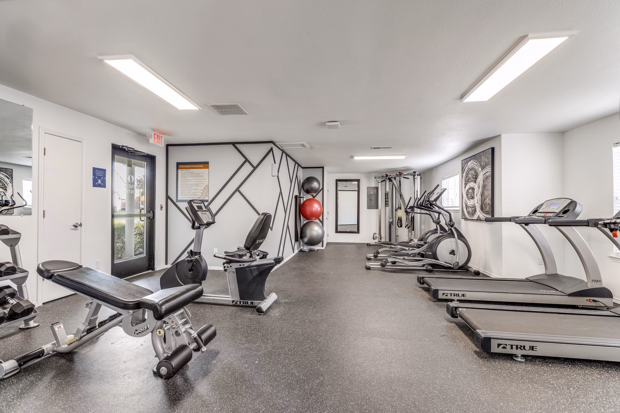 fitness center at Oaklyn Apartments
