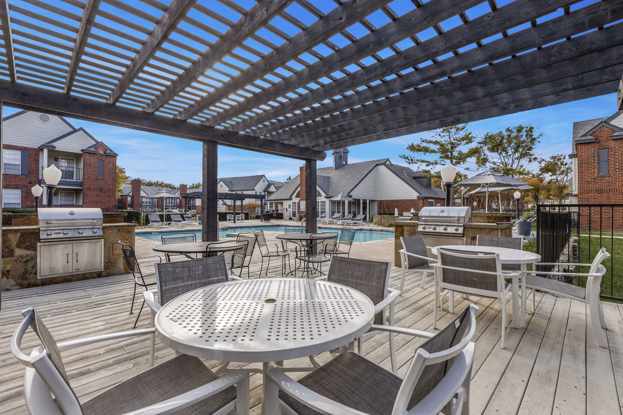 grill area/patio at Oaklyn Apartments