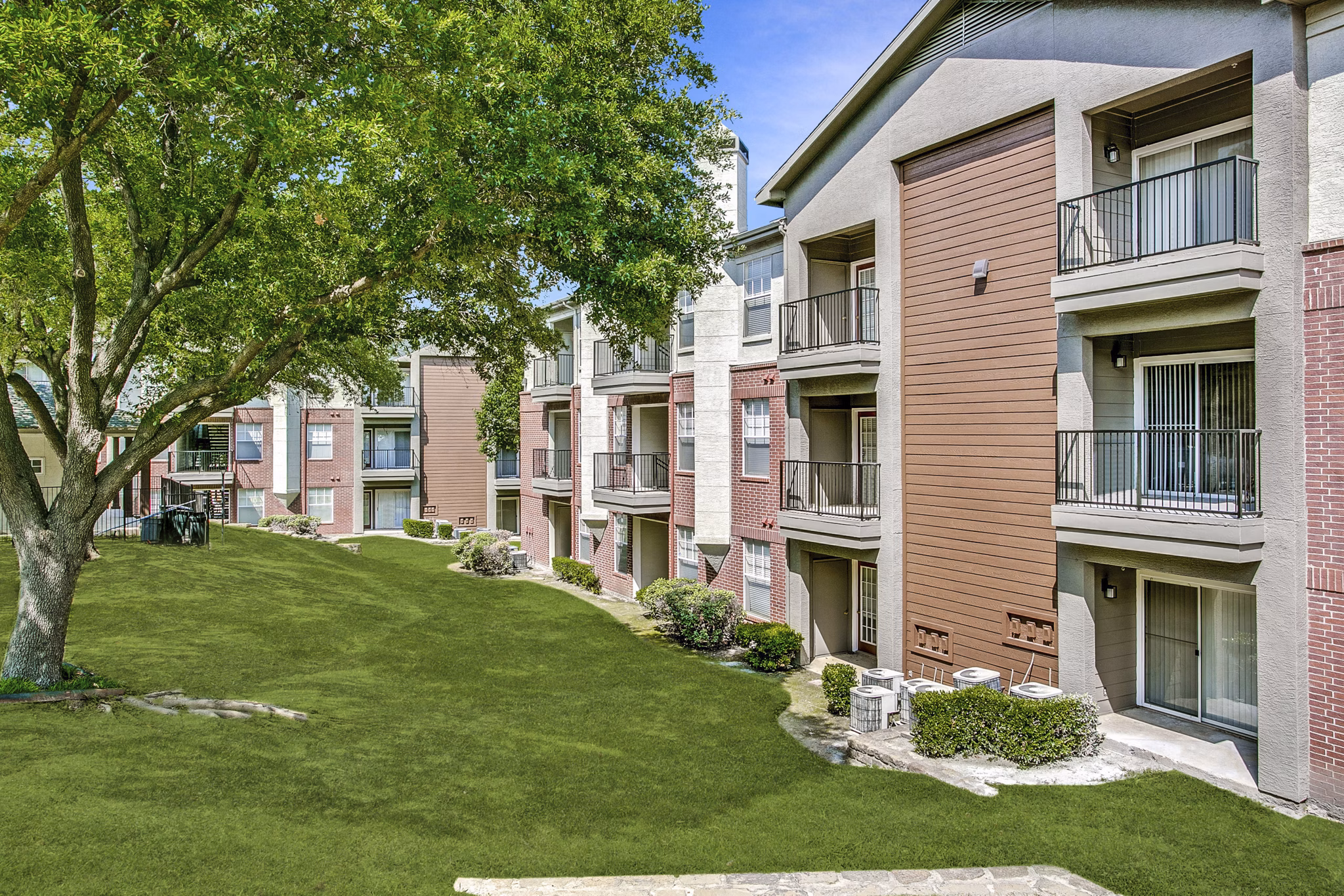 building at Saratoga Apartments