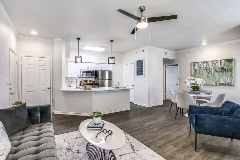 living room at Saratoga Apartments