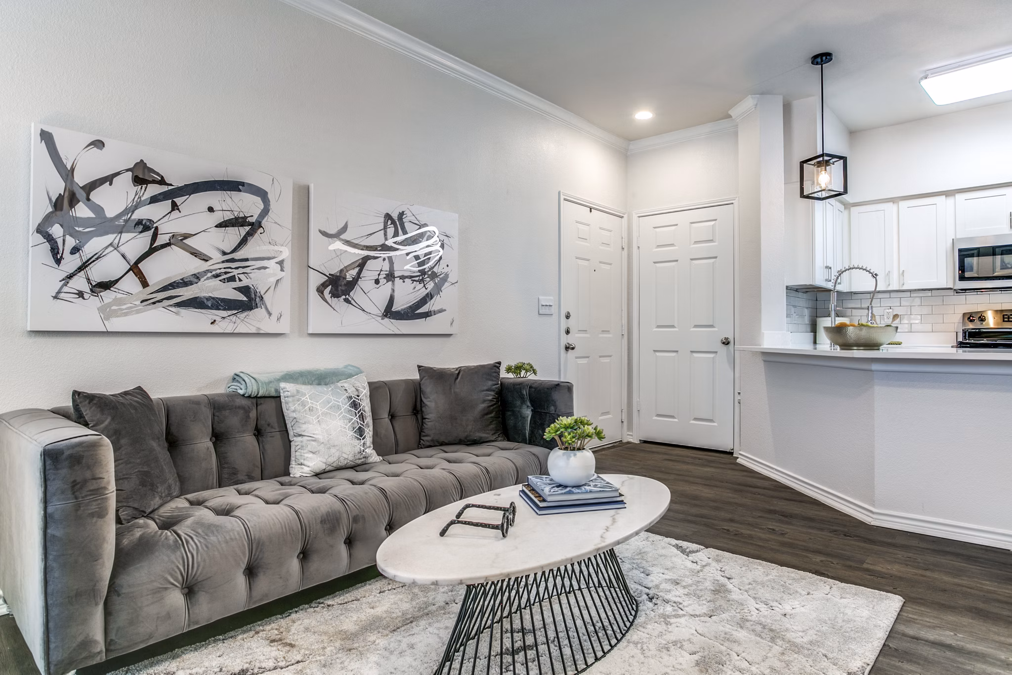 living room at Saratoga Apartments