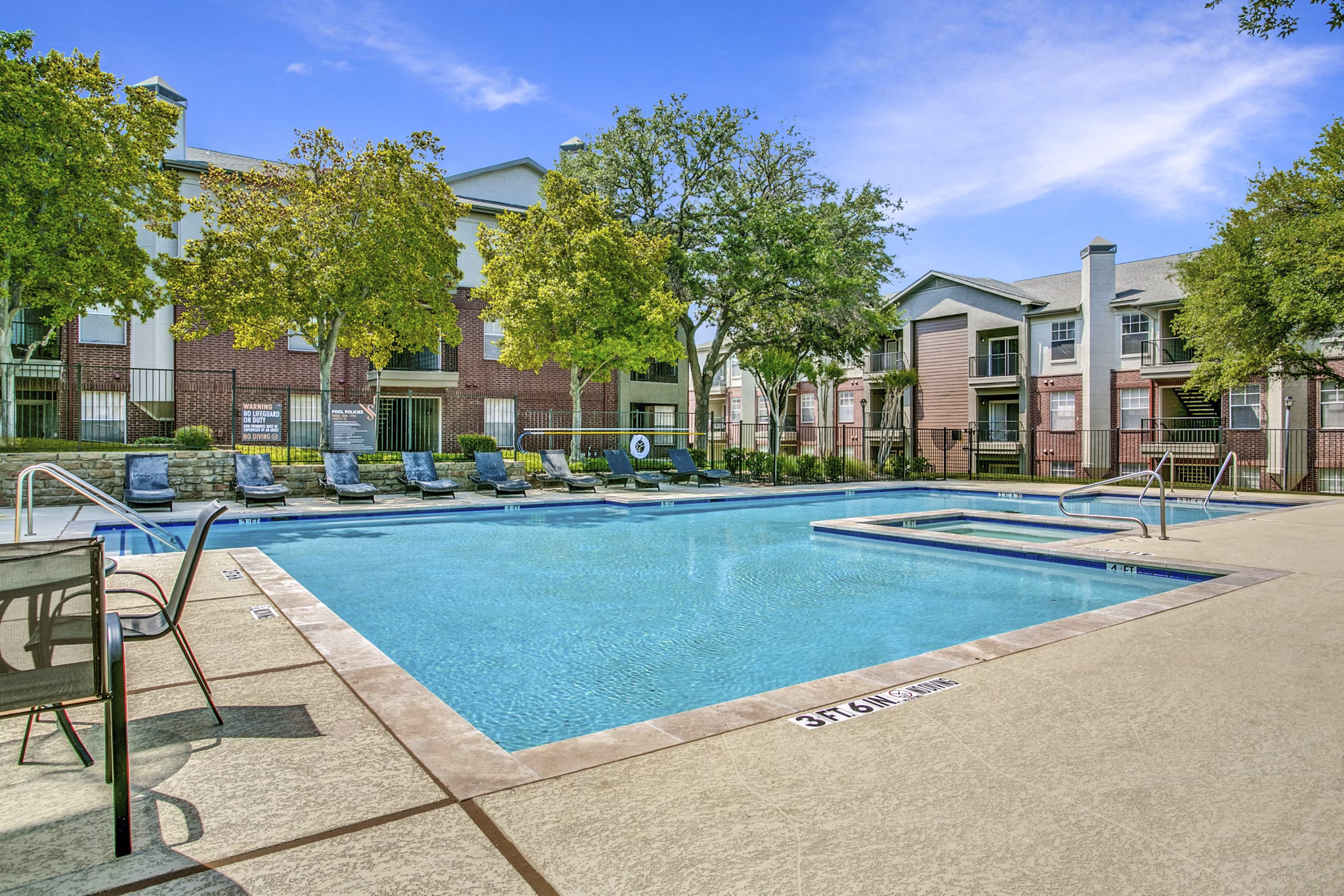 pool at Saratoga Apartments