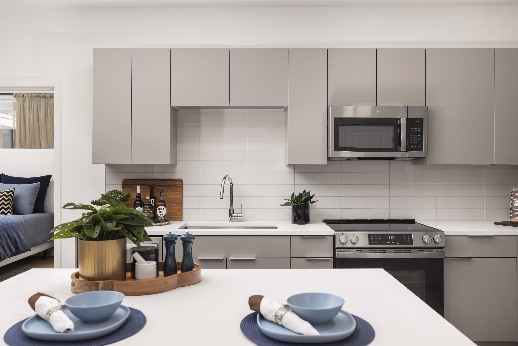 dining room at Azur Apartments 