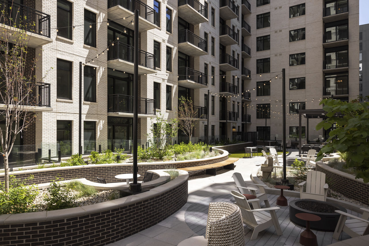 Courtyard at The Parson (1 of 2)