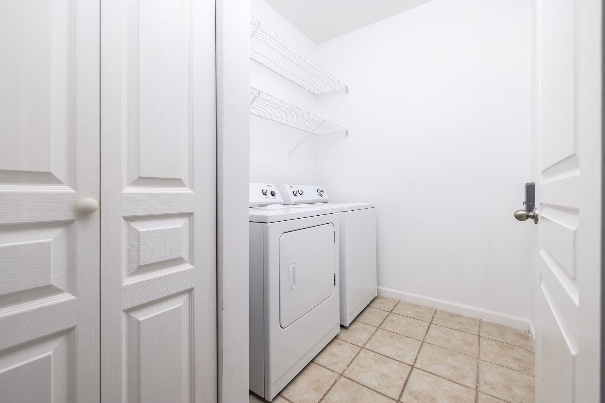 laundry room at Avana Oakbrook Apartments