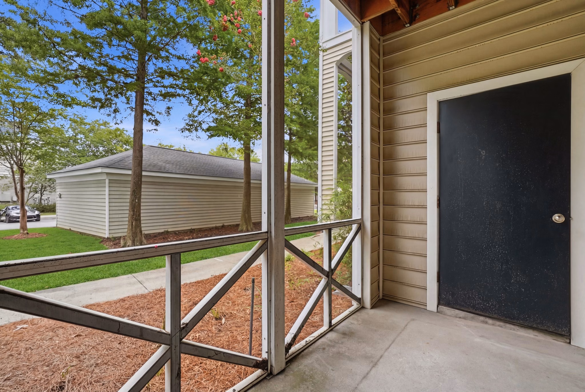 Patio at Avana Oakbrook Apartments