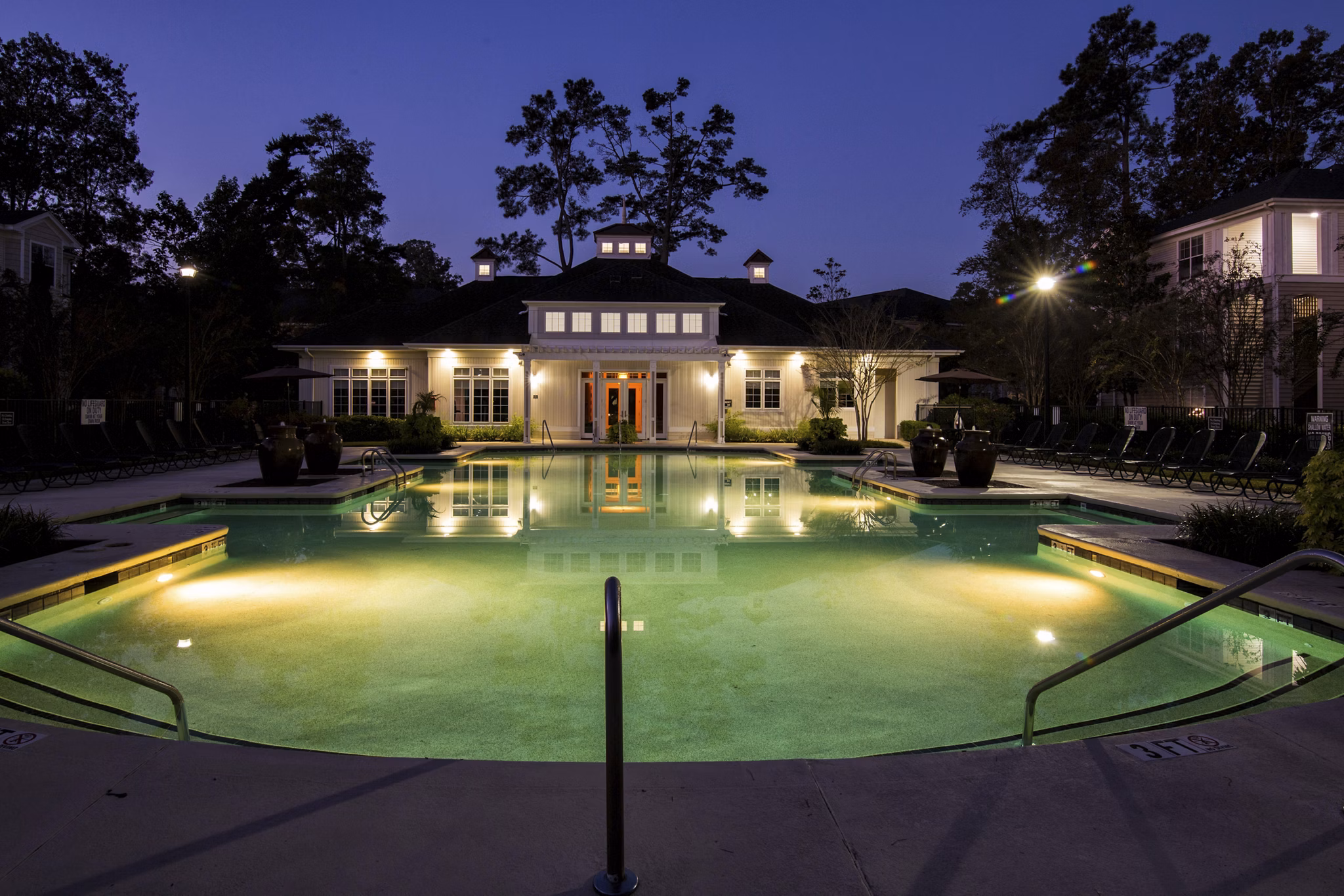 pool at Avana Oakbrook Apartments