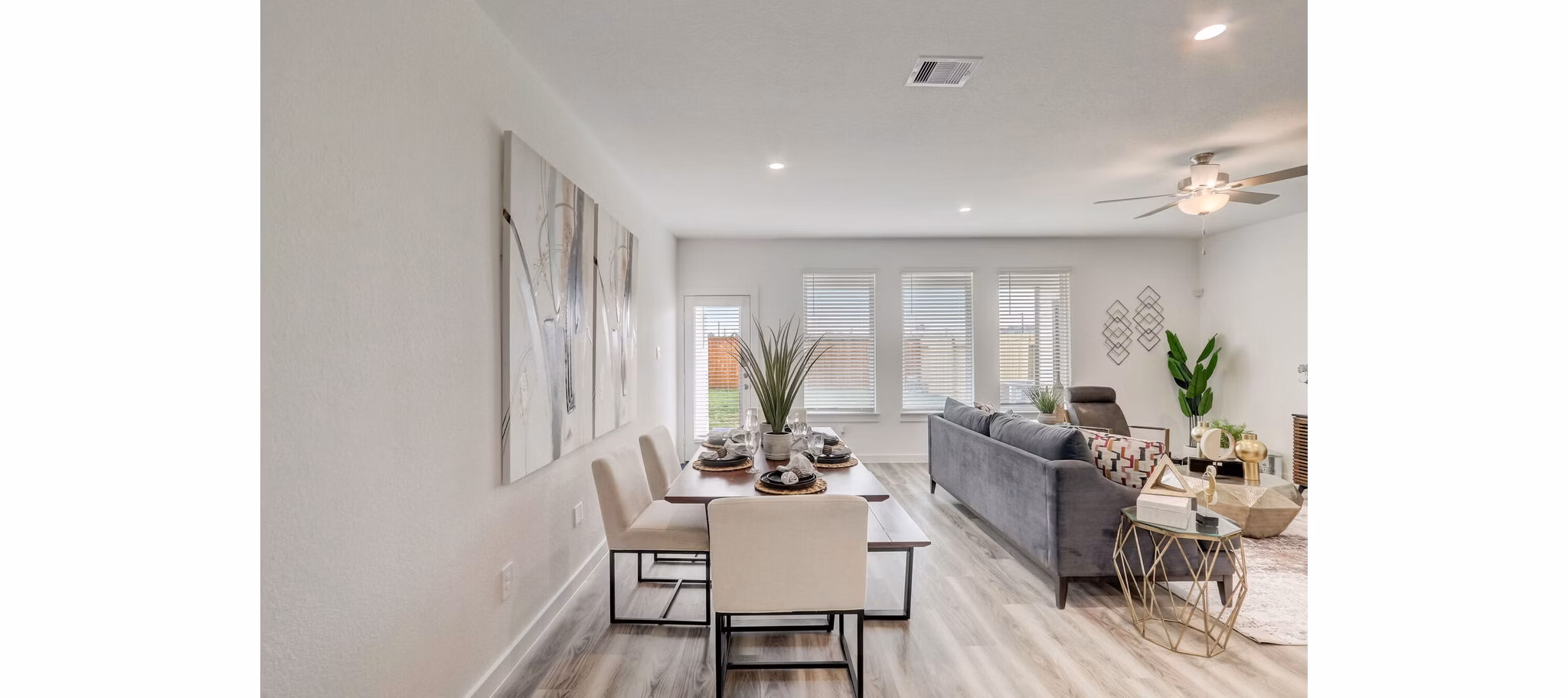 dining room at The Oaks at Grand West Apartment Homes