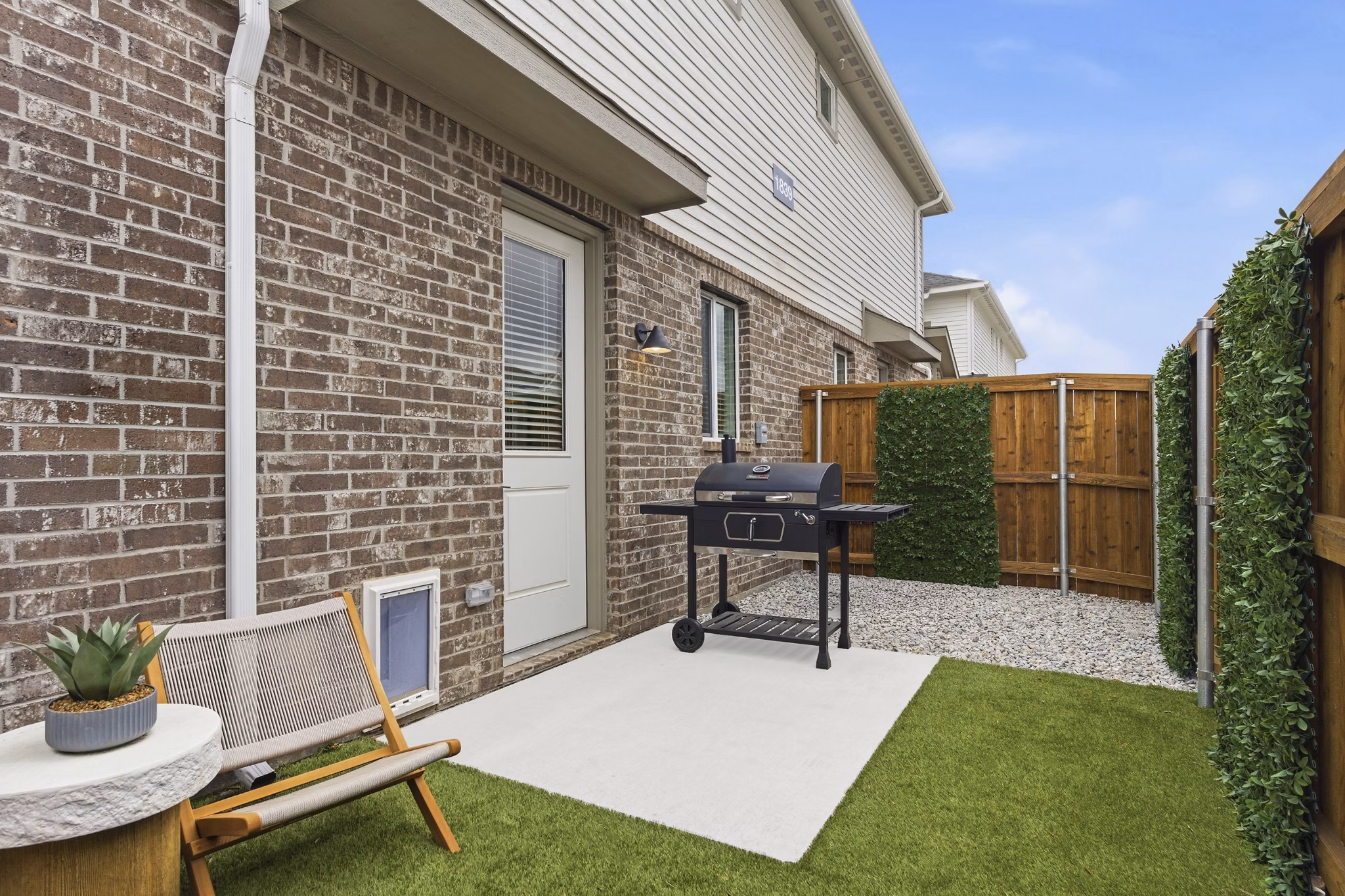 Patio at Yardly Eden Apartments