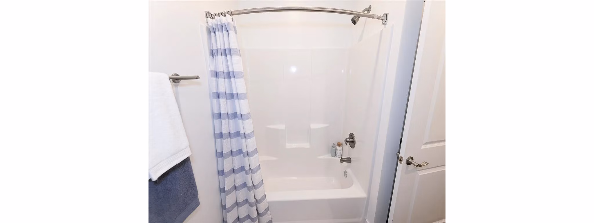 bathroom at Pointe Grand Savannah Apartments