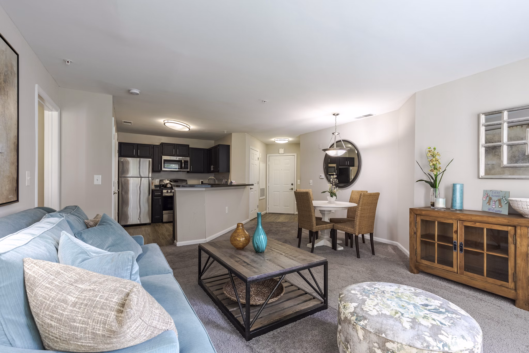 living room at Arbor Ridge Apartments