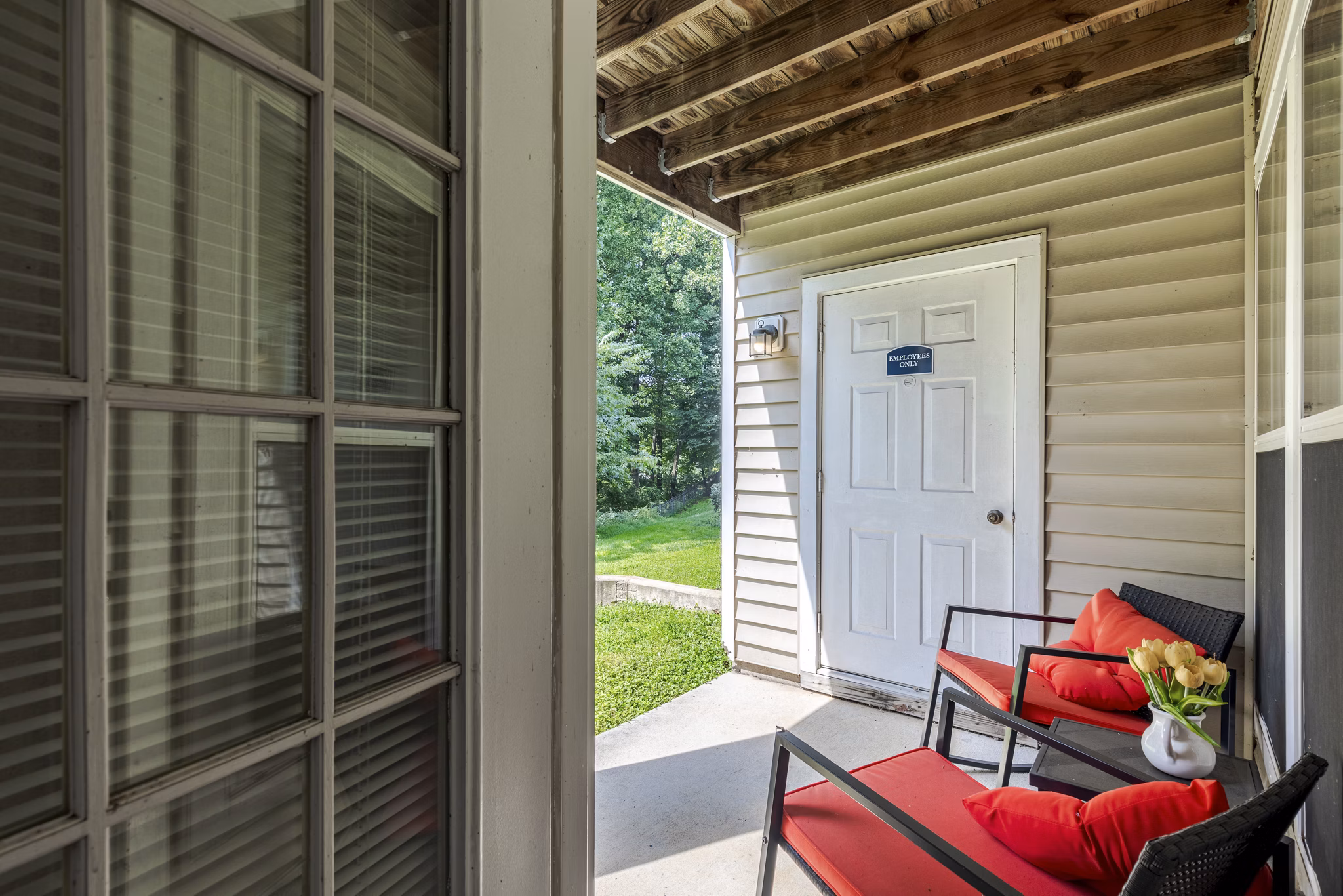 patio at Arbor Ridge Apartments
