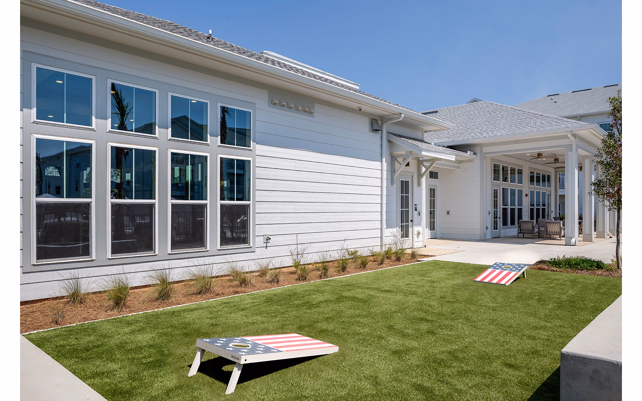 courtyard at The Sandbar Apartments