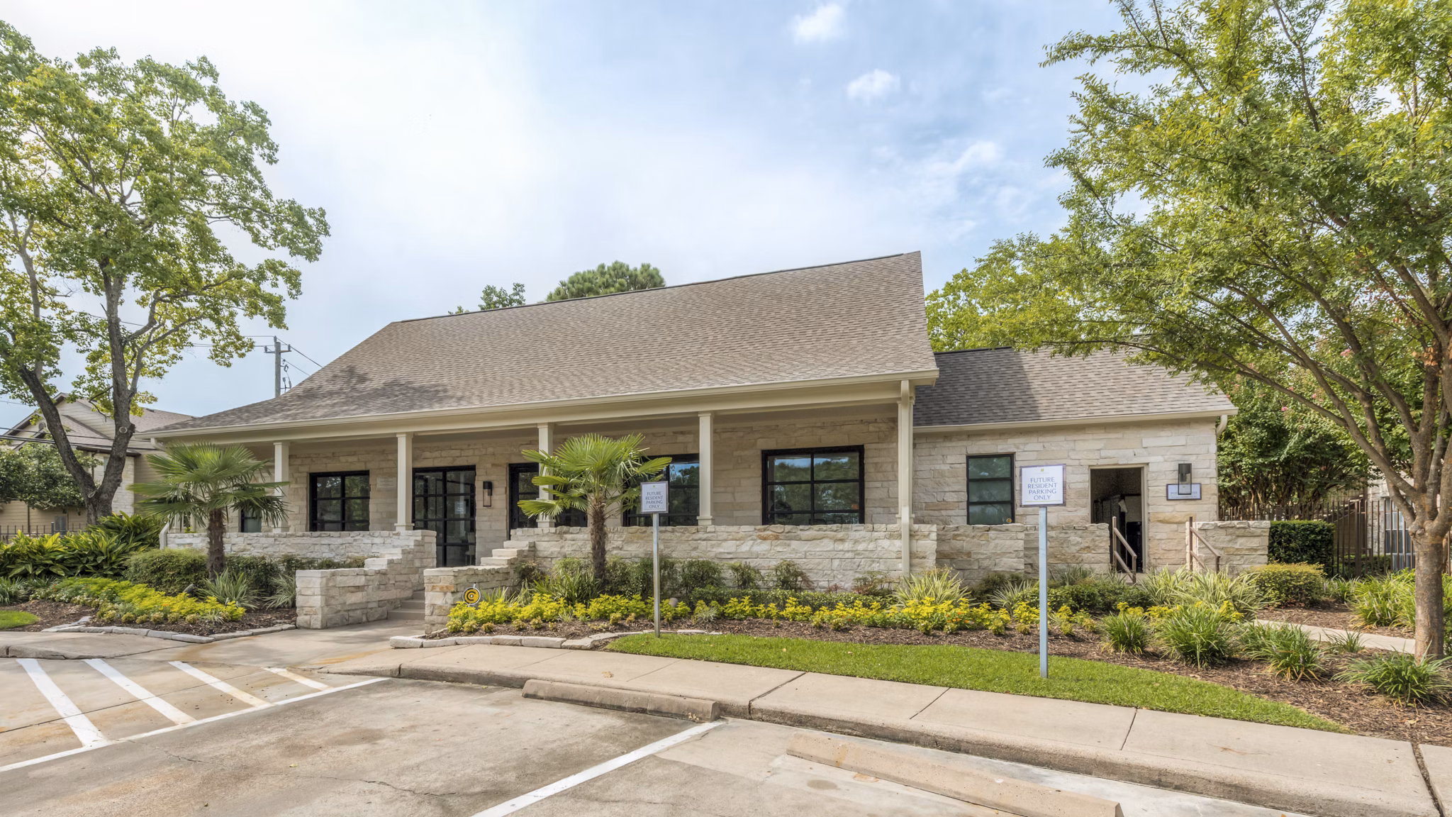 exterior at Stone Brook Apartments
