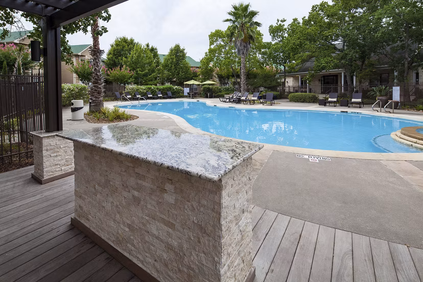 pool at Stone Brook Apartments