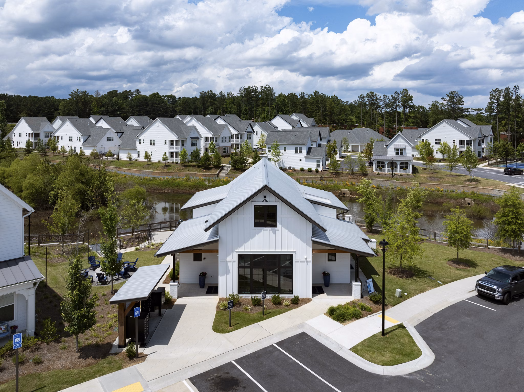 exterior at Hayloft Suwanee Apartments 