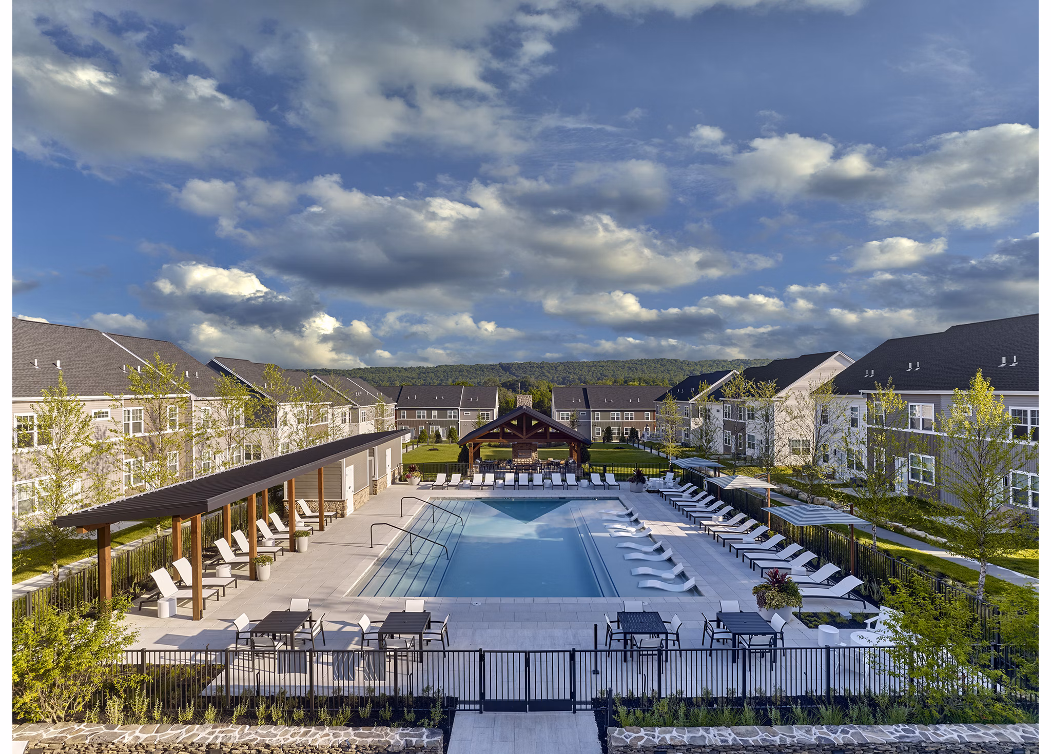 pool Summerhill Apartments