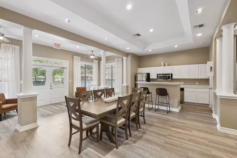 clubhouse at Lakeshore Villas ApaApartments