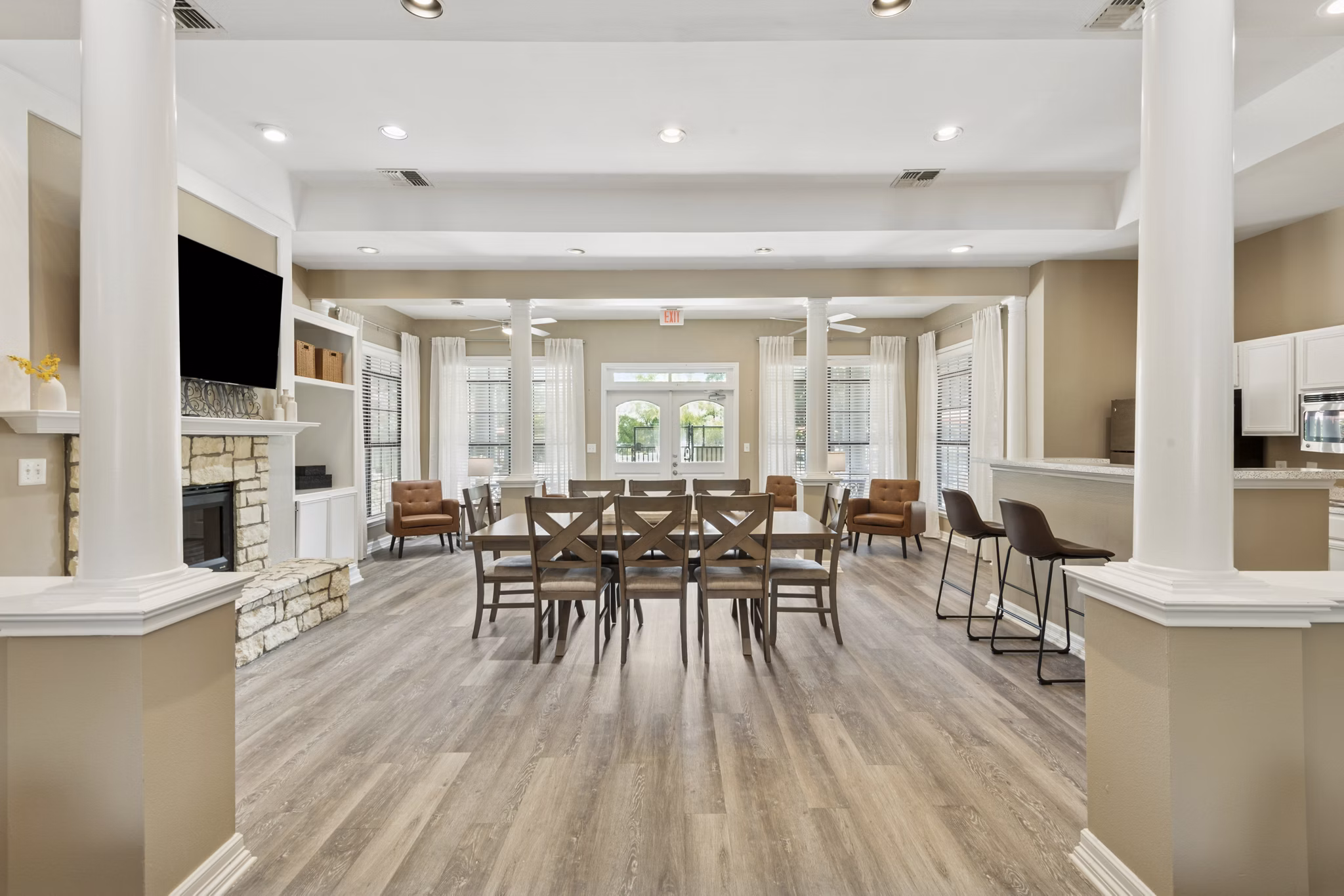 clubhouse at Lakeshore Villas ApaApartments