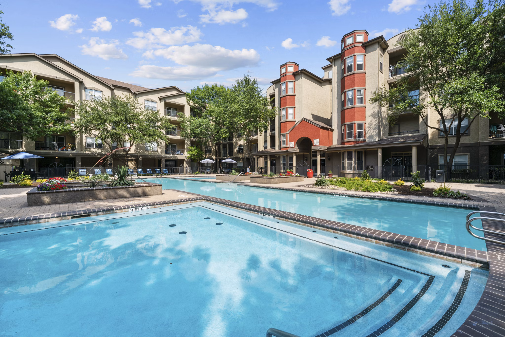pool at Inwood on the Park Apartments
